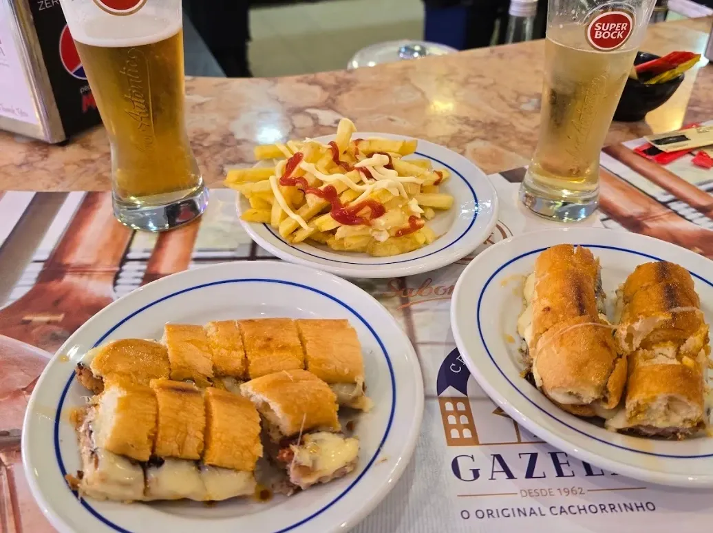 Cachorros — Gazela Entreparedes - O Original Cachorrinho, tasco no Porto