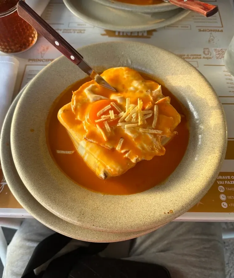 Francesinha — Príncipe - Restaurante e Snack, tasco em Vila Nova de Famalicão