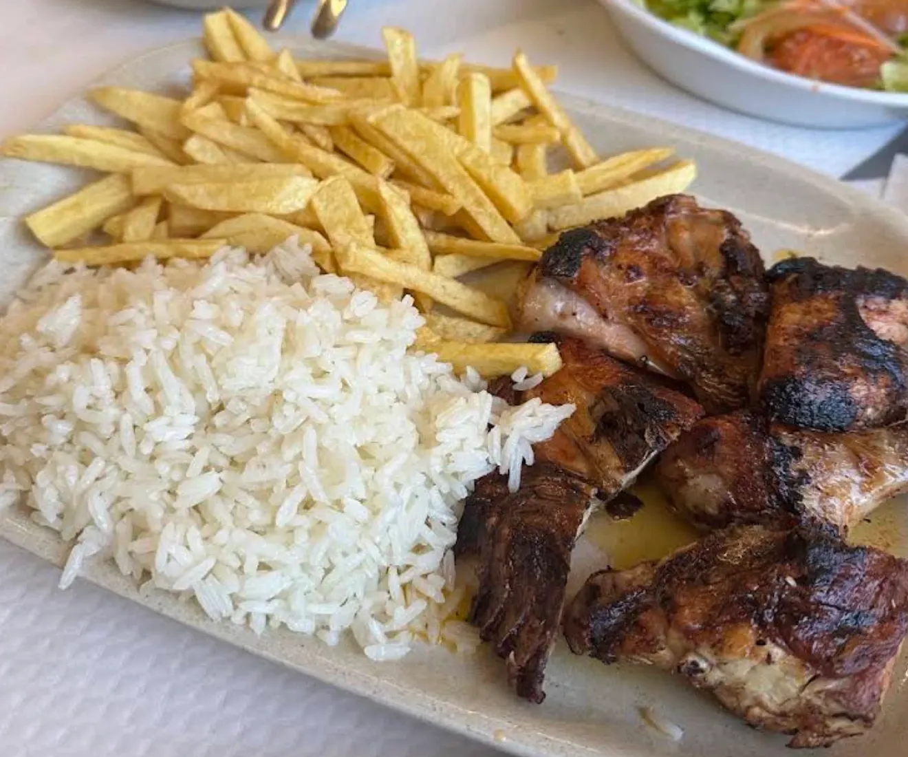 Frango — Churrasqueira Filipa, tasco em Mesão Frio