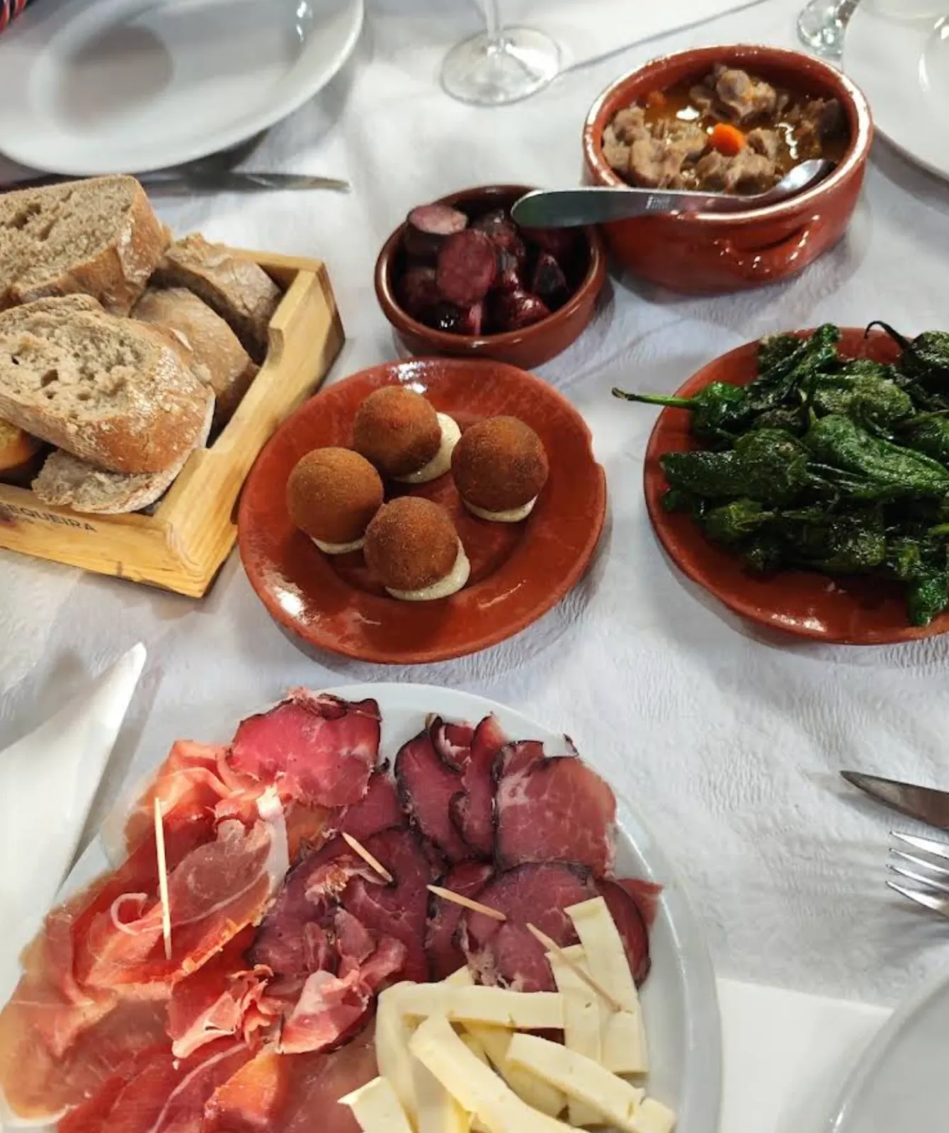 Petiscos — Tasca Ginásio, tasco em Santo Tirso
