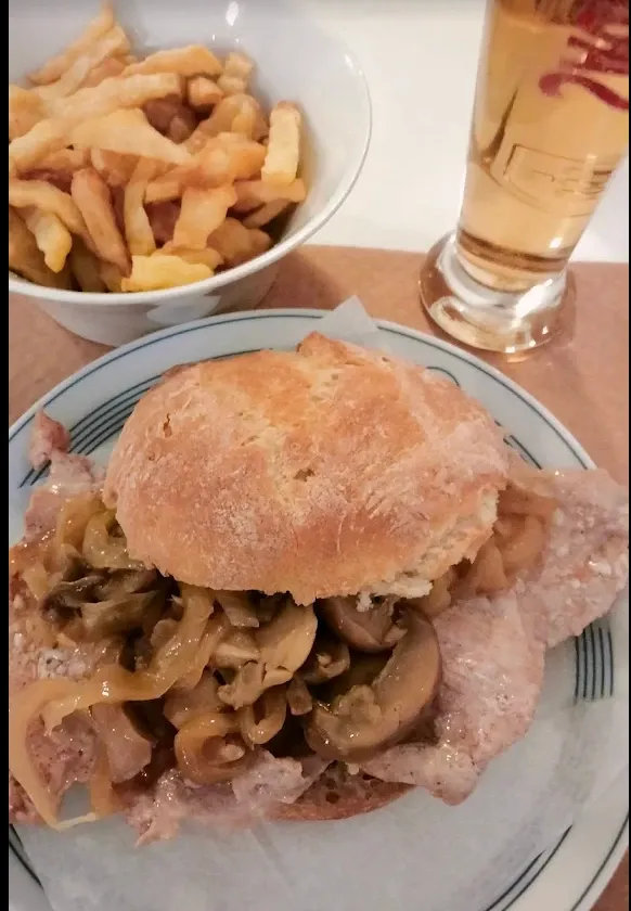 Bifanas — Bifanas da Sé, tasco em Castelo Branco