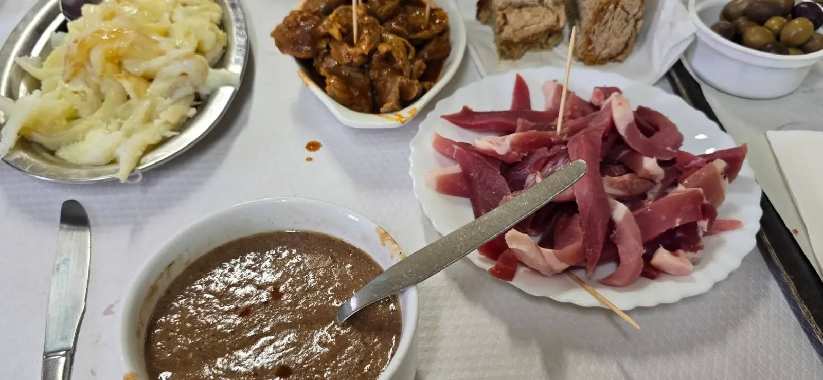 Petiscos — O Moleiro, a tasco in Paredes