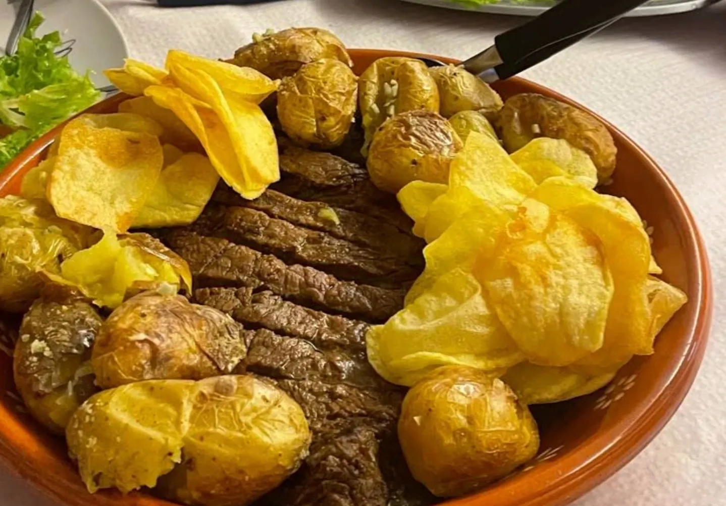Restaurantes Tia Julia Vinhos & Petiscos, a tasco in Vila Real