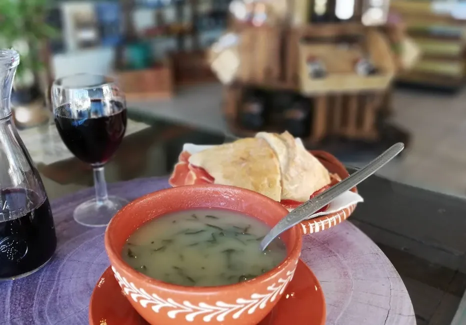 Petiscos — O Cantinho do Alentejano, tasco em Aveiro