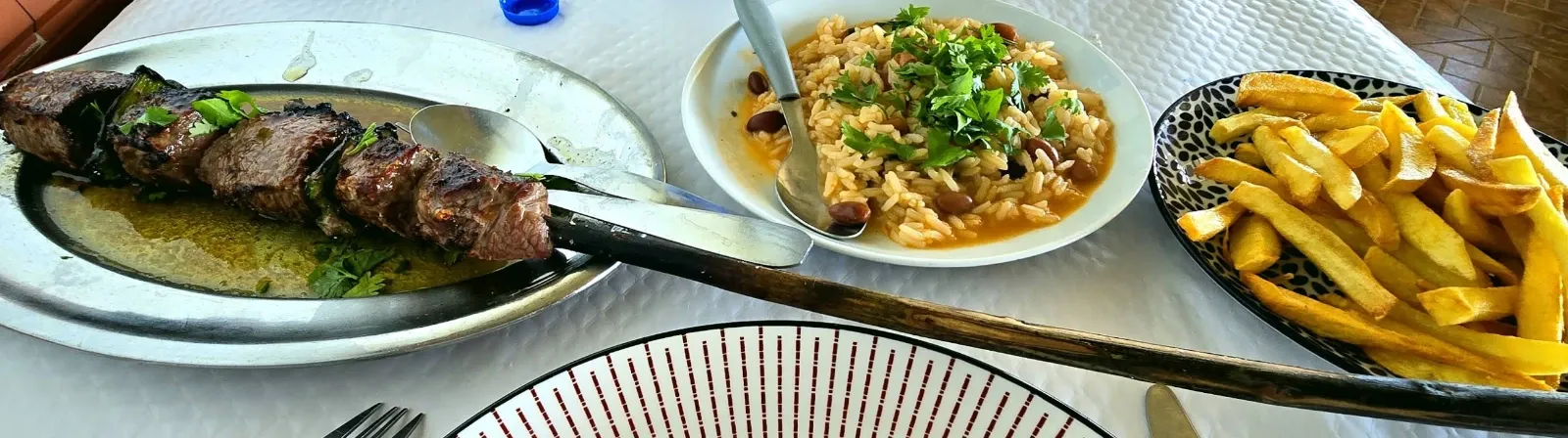 Taverna Típica Miratejo, a tasco in Santarém