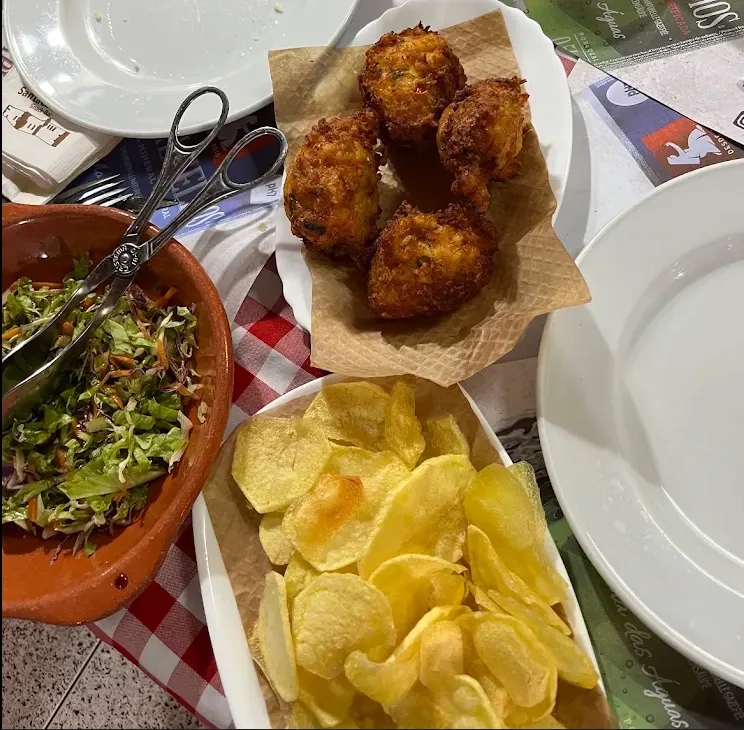 Petiscos — Snack-bar Santa Catarina, tasco em Angra do Heroísmo