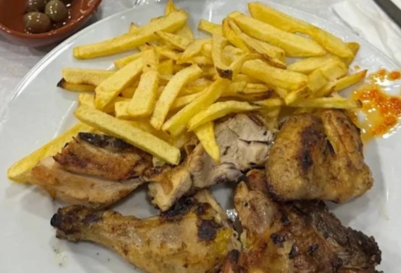 Frango — Churrasqueira da Paz, tasco em Lisboa